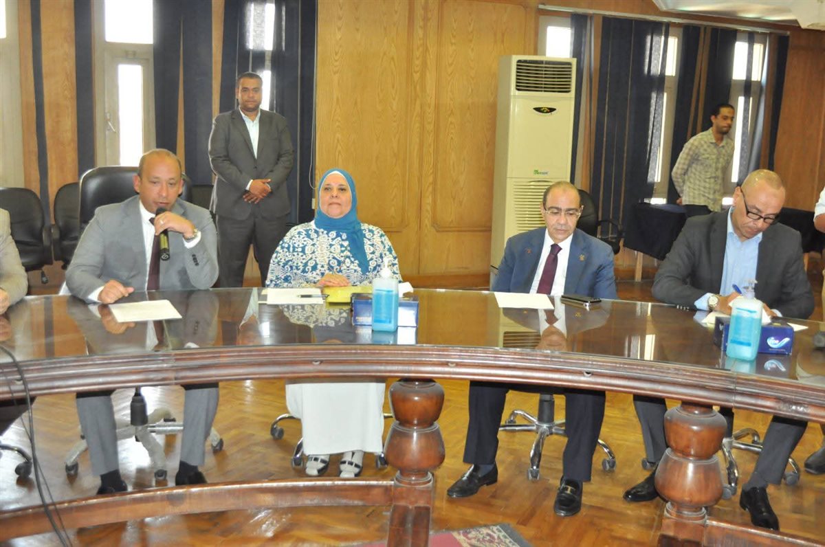 اجتماع مجلس إدارة البرنامج المتكامل بقصر العيني 