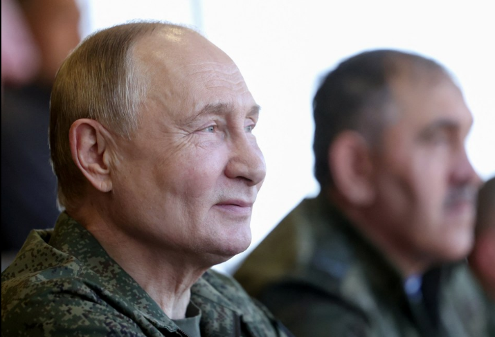 بوتين يرتدي الزي العسكري، فيتو