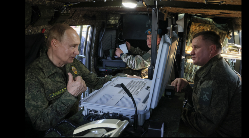 حديث الرئيس بوتين مع أحد قادة المناورة العسكرية، فيتو