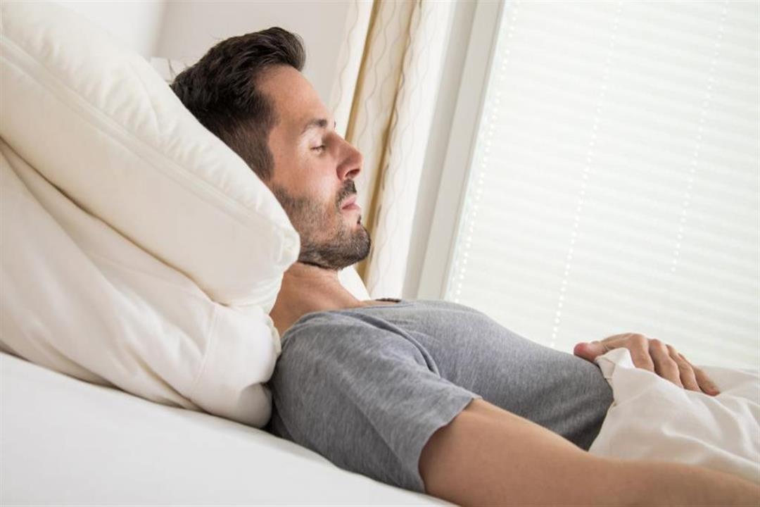 مخاطر النوم على الظهر