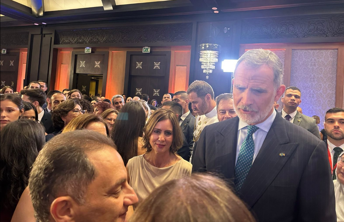 حديث مؤثر بين مروة أبو دقة وملك إسبانيا، فيتو