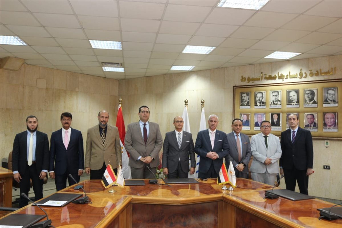 تعاون بين جامعتي المصرية للتعلم الإلكتروني وأسيوط