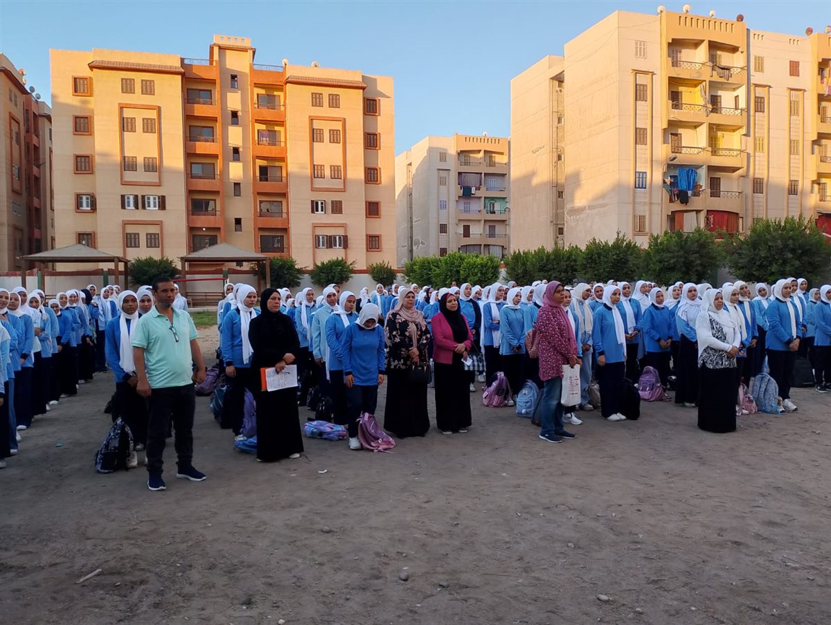 حضور كثيف للطلاب بأول أيام الدراسة