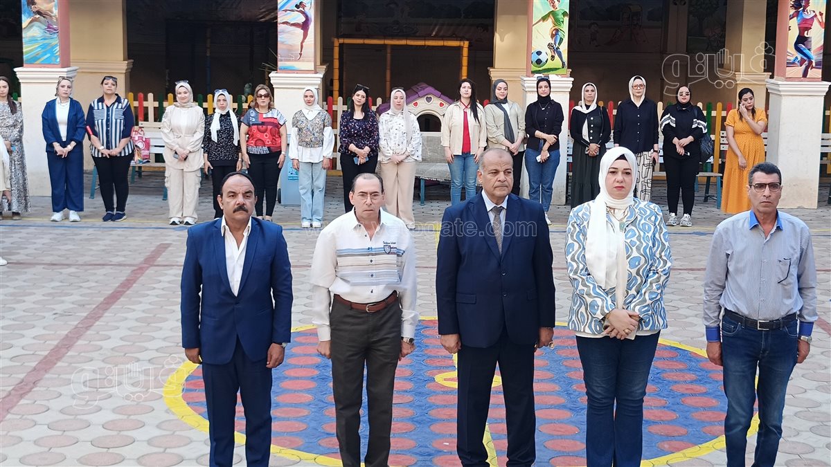 مدير تعليم بورسعيد يشارك في الطابور الصباحي، فيتو 