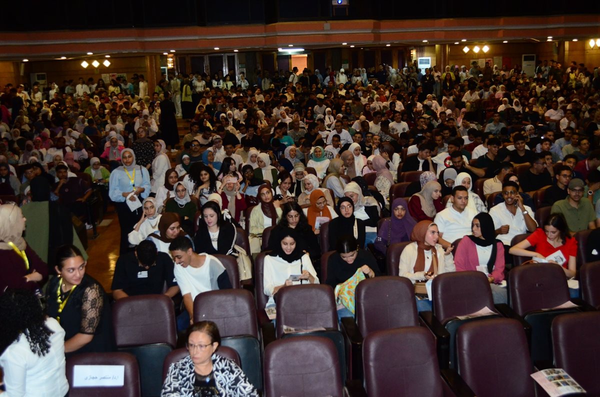 استقبال الطلاب الجدد بطب قصر العيني