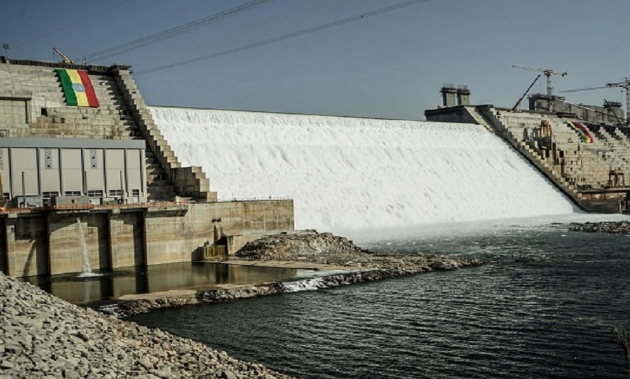 المياه تخرج من المفيض الأعلى في سد النهضة، فيتو