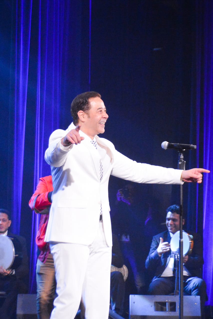 مدحت صالح في حفل مسرح أوبرا جامعة مصر للعلوم (2)