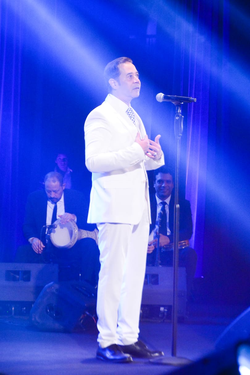 مدحت صالح في حفل مسرح أوبرا جامعة مصر للعلوم (3)