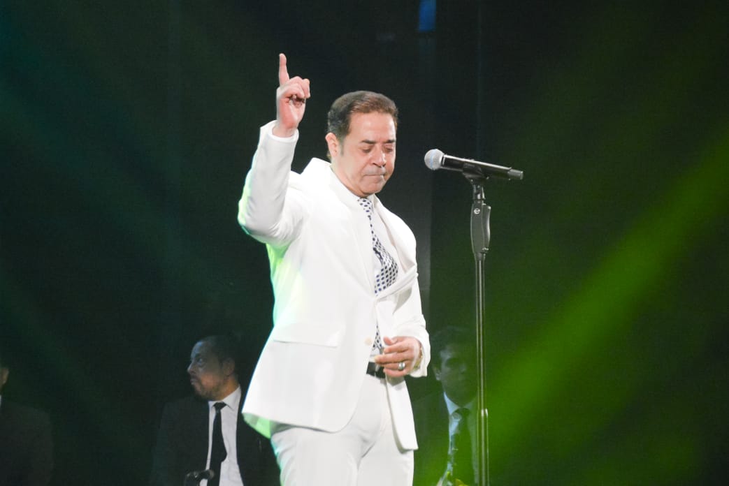 مدحت صالح في حفل مسرح أوبرا جامعة مصر للعلوم (4)