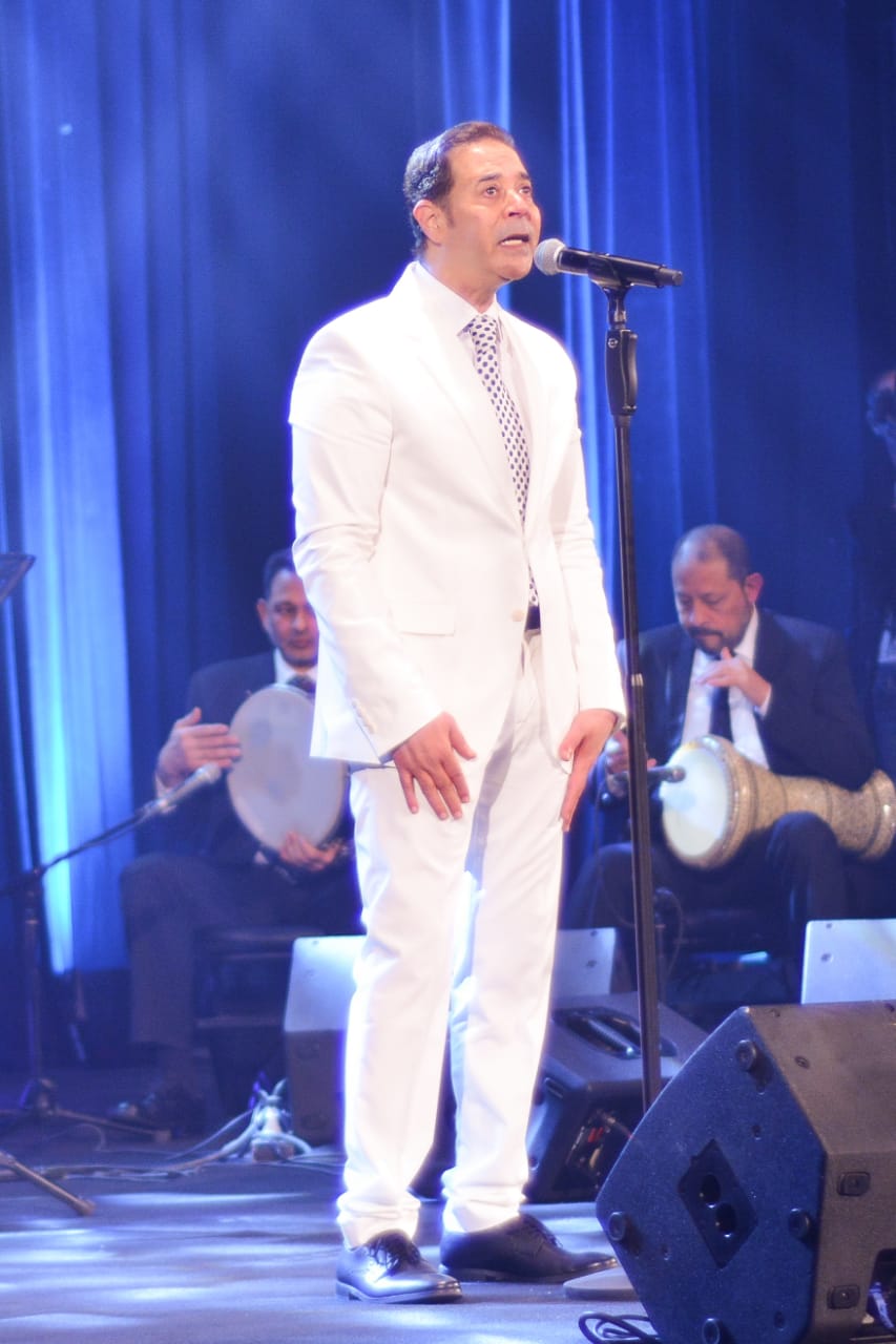 مدحت صالح في حفل مسرح أوبرا جامعة مصر للعلوم (8)