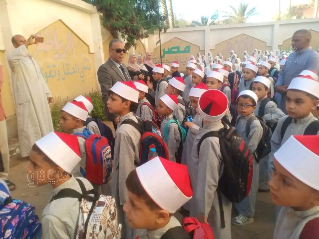 انتظام معهد الشيخ طه البنا الابتدائي بالزي الأزهري في أول أيام الدراسة،فيتو