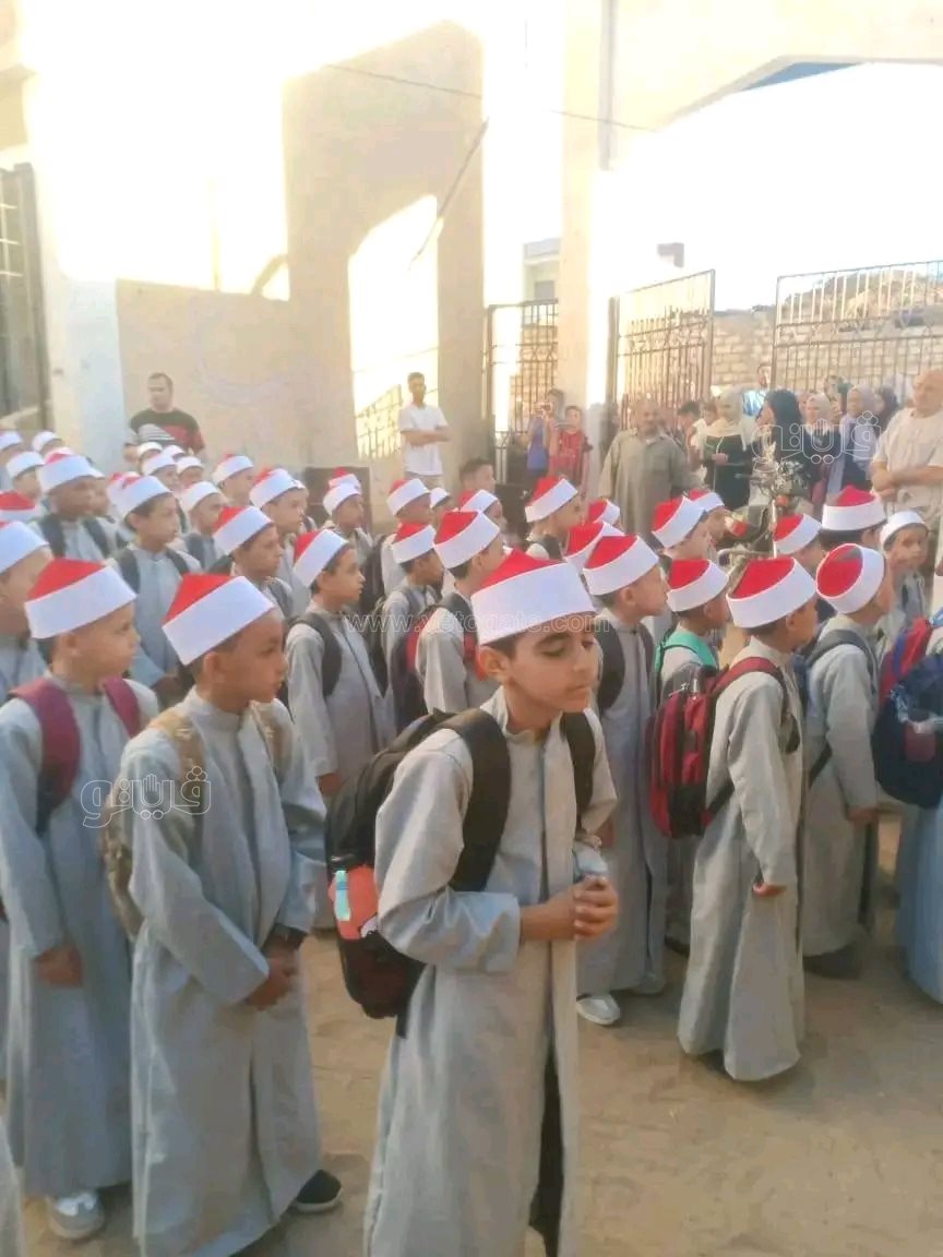 انتظام معهد الشيخ طه البنا الابتدائي بالزي الأزهري في أول أيام الدراسة،فيتو