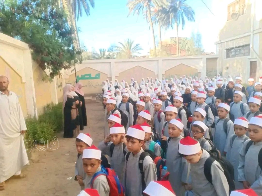 انتظام معهد الشيخ طه البنا الابتدائي بالزي الأزهري في أول أيام الدراسة،فيتو
