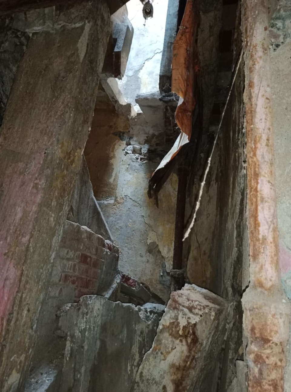 إنهيار سلم لمنزل بمصر القديمة