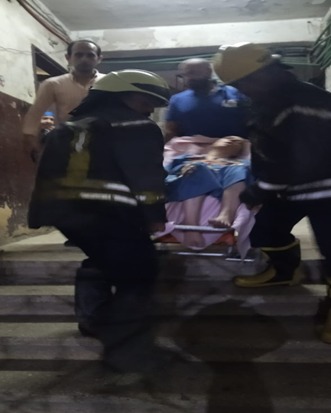 استخراج سيدة محتجزة داخل شقتها بالساحل