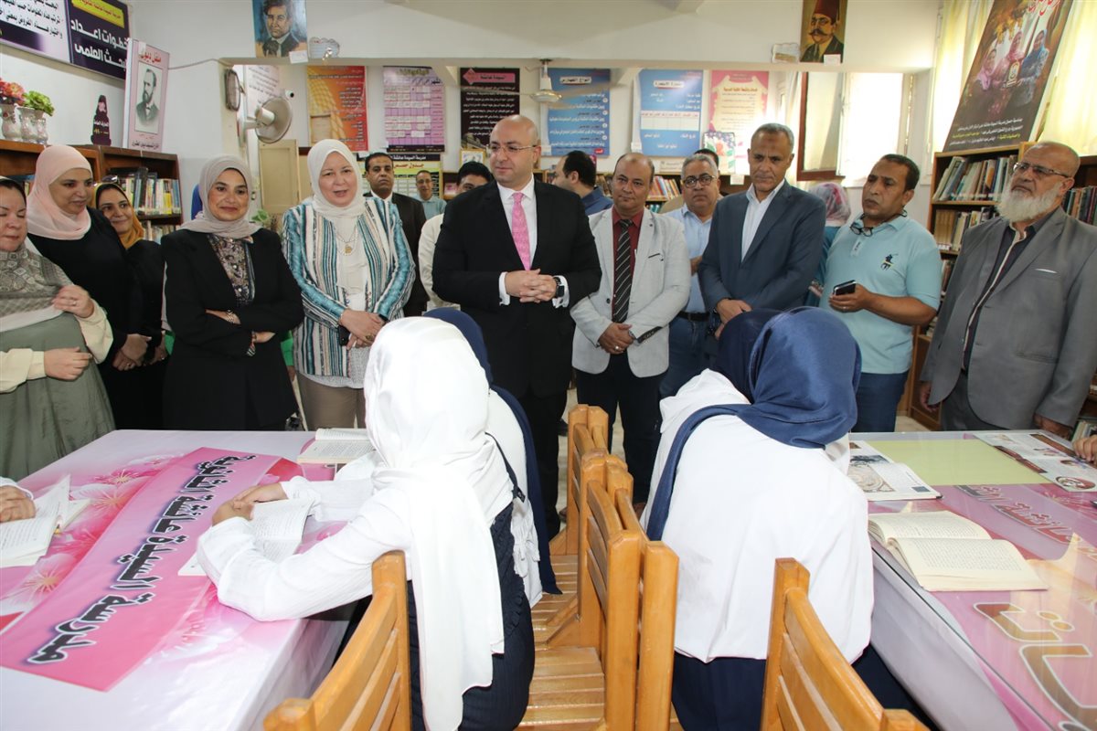 <strong>محافظ بني سويف يتابع سير العملية التعليمية </strong>