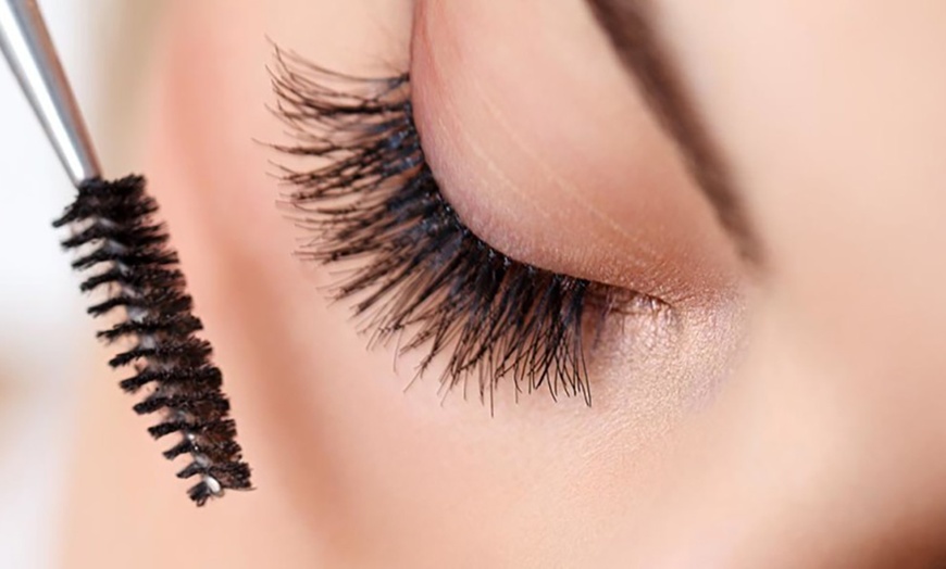 العناية بالرموش