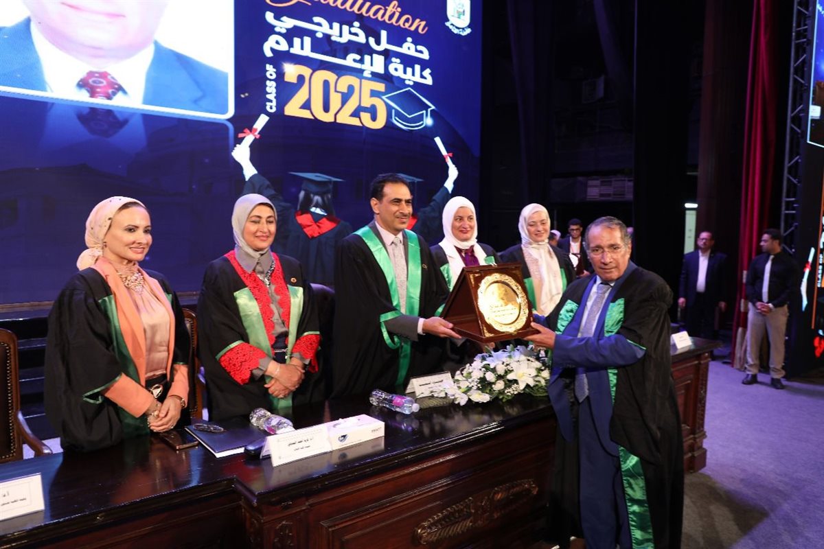 حفل تخرج الدفعة الخمسين بإعلام القاهرة 