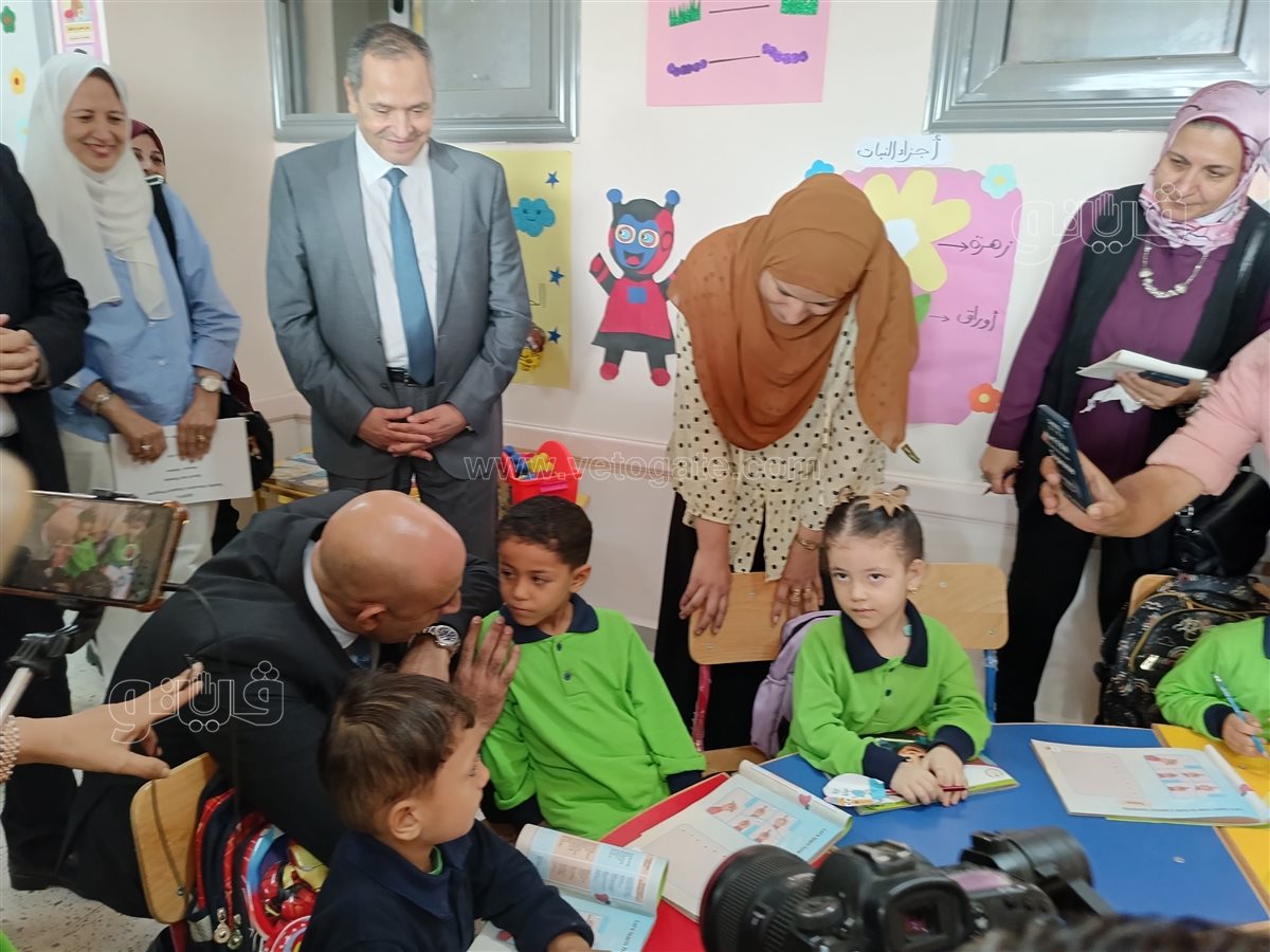 وزير التربية والتعليم يتفقد الفصول الدراسية،فيتو
