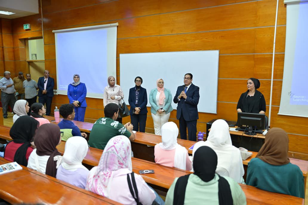 رئيس جامعة القاهرة في جولة بكليات فرع الشيخ زايد