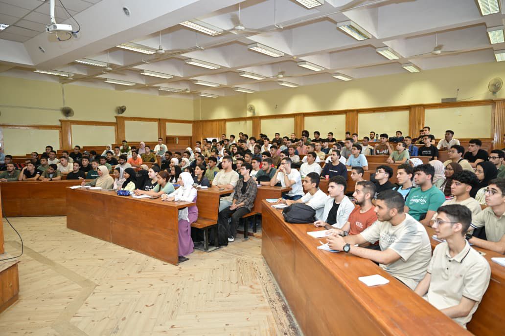 رئيس جامعة القاهرة في جولة بكليات فرع الشيخ زايد