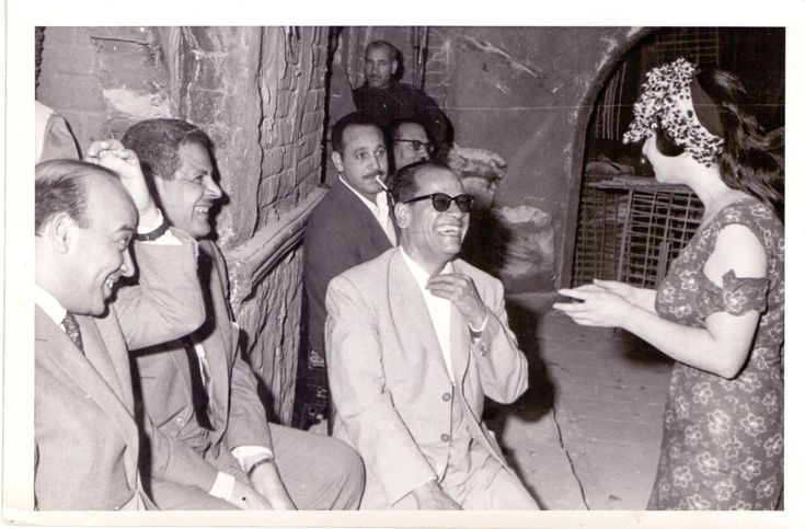 نجيب محفوظ وشادية اثناء تصوير زقاق المدق