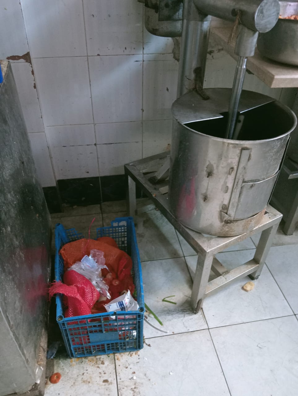 جانب من المخالفات، فيتو