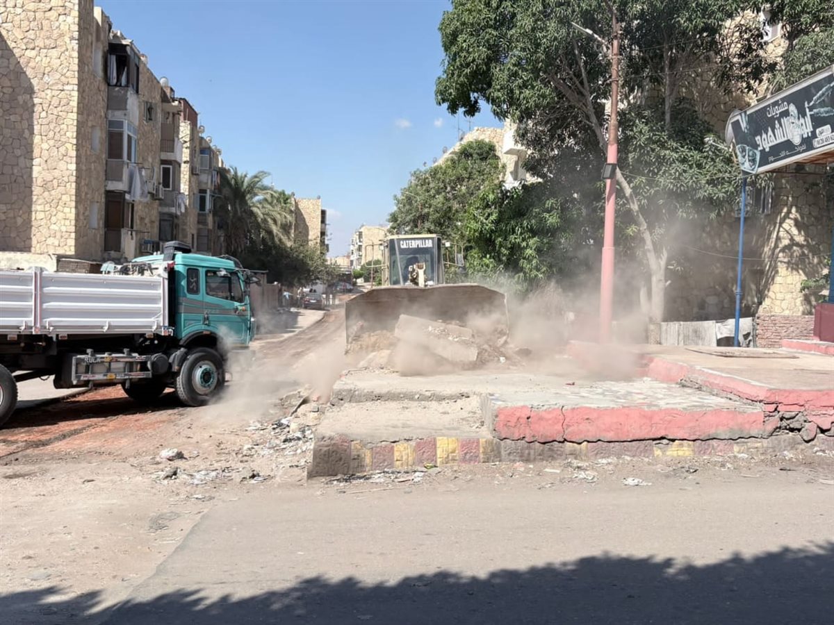 جانب من بدء أعمال الرصف، فيتو