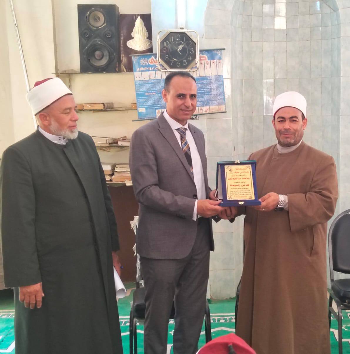 <strong>وكيل صحة بني سويف يكرم علماء الأزهر</strong>