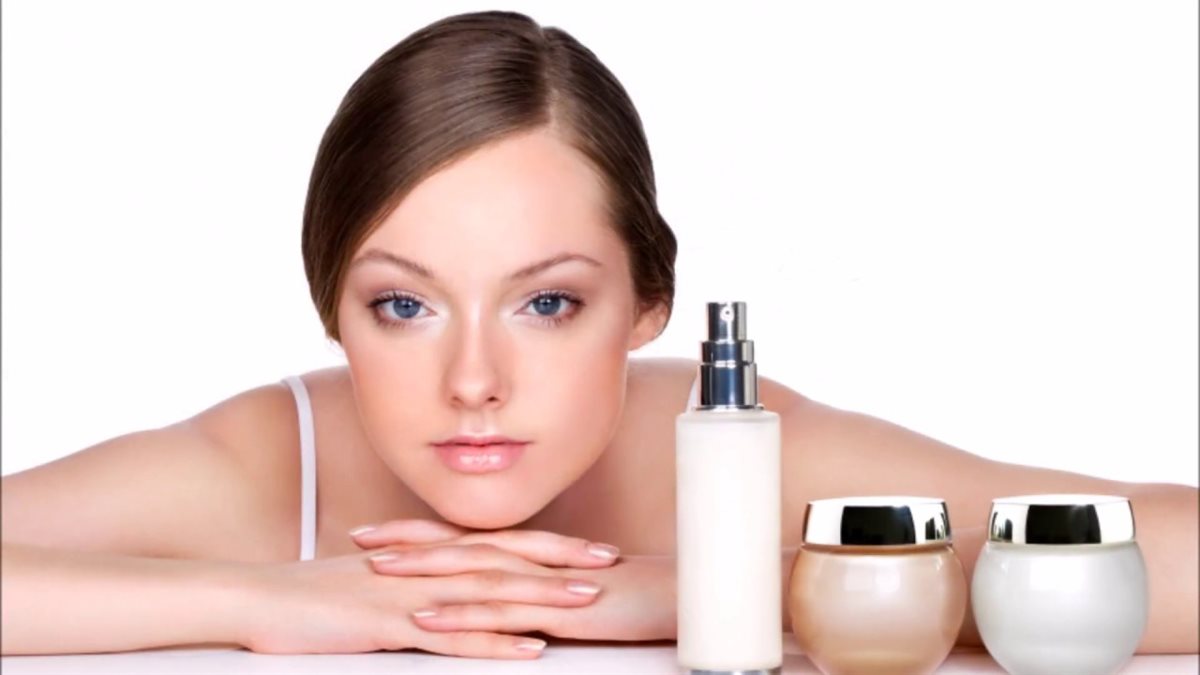 العناية بالبشرة مع المكياج