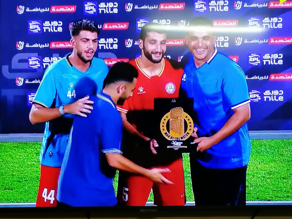 ابراهيم عبد الحكيم مع زملاءه، فيتو