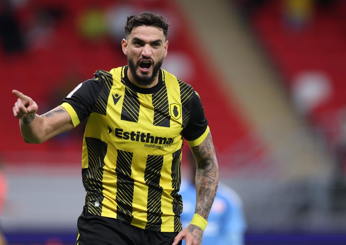 موفق عواد لاعب قطر، فيتو