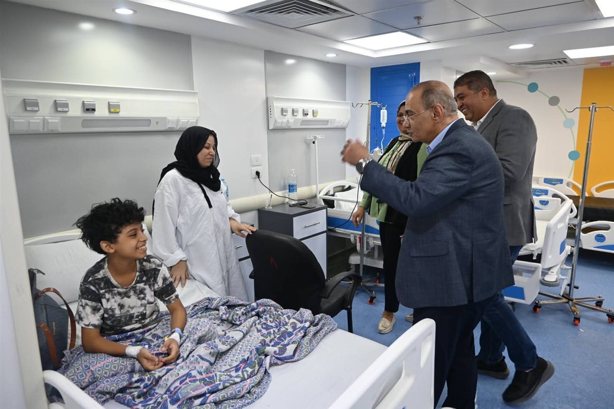 المدير التنفيذي لمستشفيات جامعة القاهرة يزور ابو الريش المنيرة