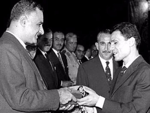 الرئيس مع عبد الحليم حافظ 