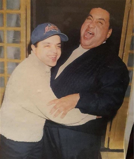 علاء ولى الدين مع صديق العمر هنيدى