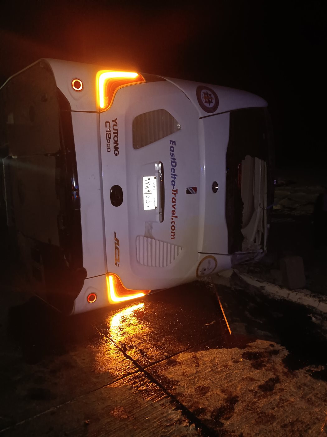 وفاة 8 أشخاص وإصابة 14 آخرين في حادث انقلاب أتوبيس بصحراوي المنيا، فيتو 