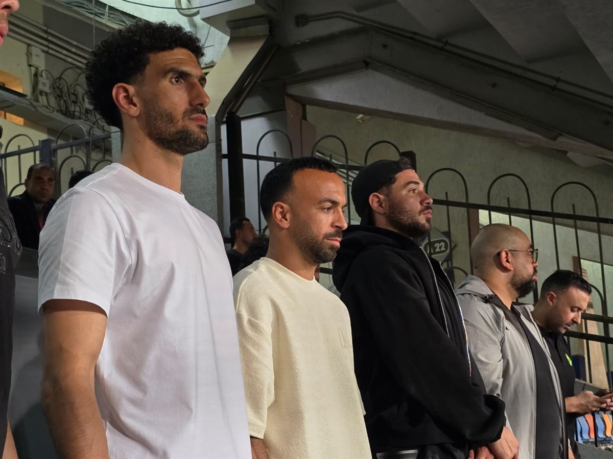 قمة بلا تعصب، ثنائي الأهلي بجوار حارس الزمالك في مدرجات استاد القاهرة