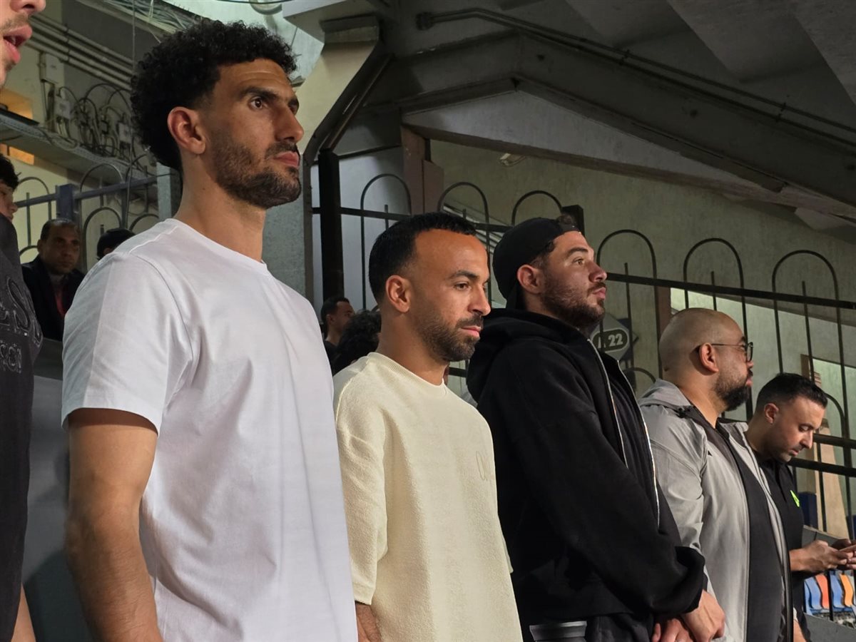 قمة بلا تعصب، ثنائي الأهلي بجوار حارس الزمالك في مدرجات استاد القاهرة