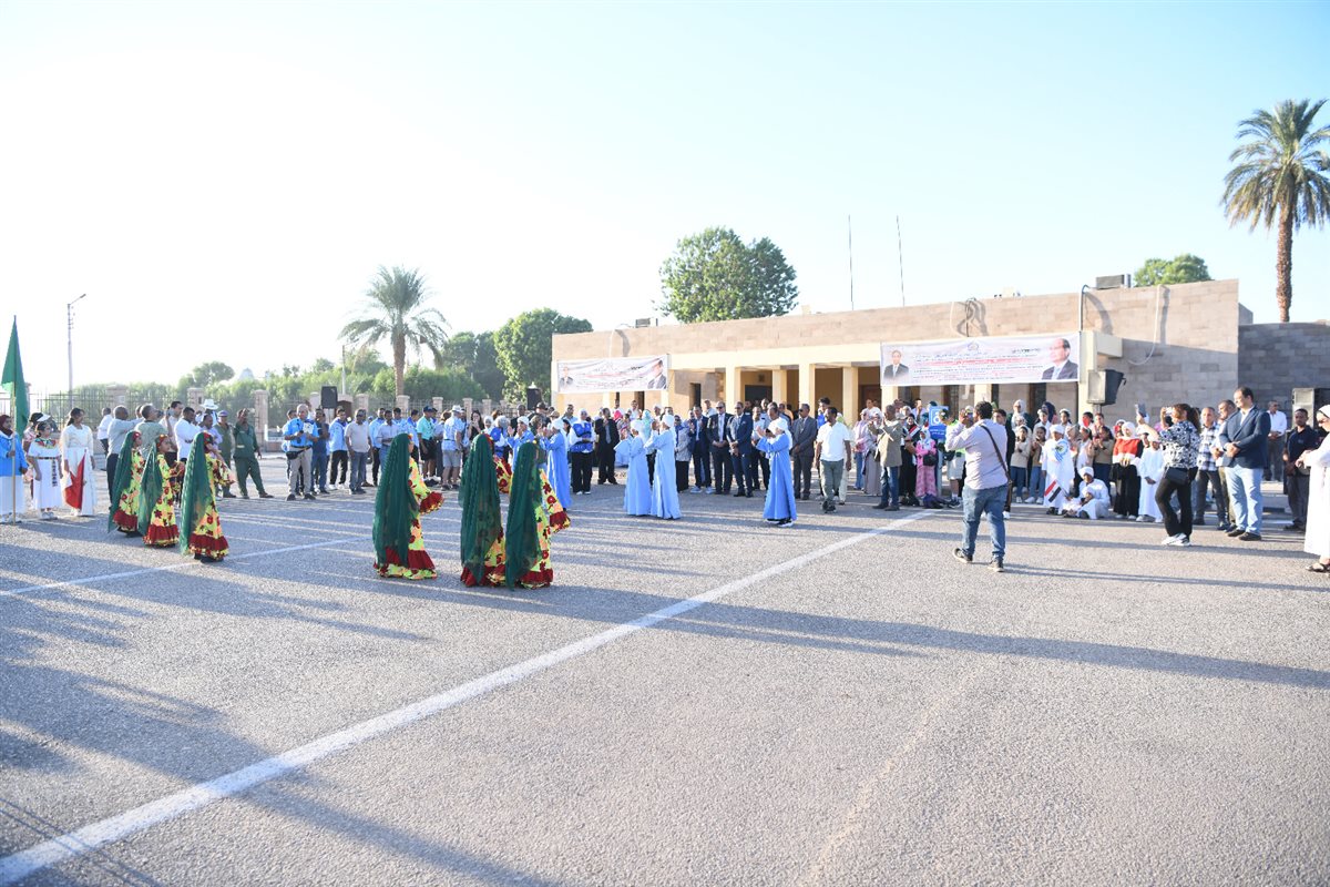 عروض فنية بمعبد دندرة