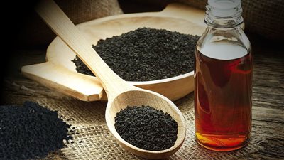 فوائد زيت حبة البركة للبشرة 