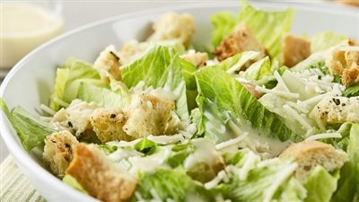 طريقة عمل سلطة السيزر