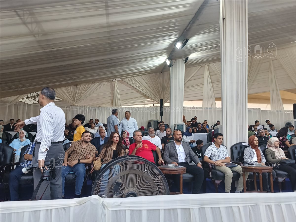 ظهور مفاجئ لتوفيق عكاشة في ختام مهرجان الشرقية للخيول العربية،فيتو