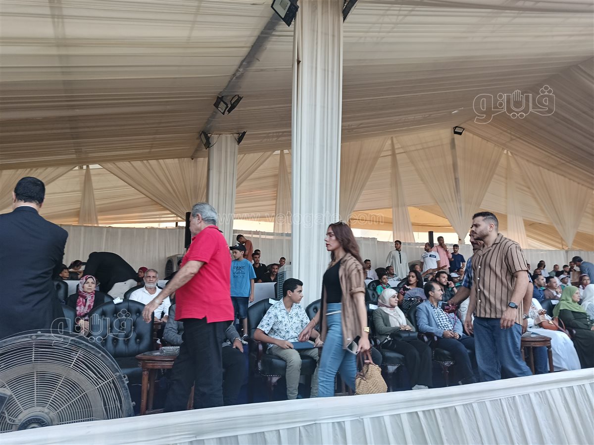 ظهور مفاجئ لتوفيق عكاشة في ختام مهرجان الشرقية للخيول العربية،فيتو