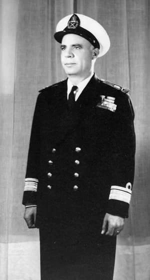 الفريق فؤاد ذكري قائد القوات البحرية في حرب أكتوبر