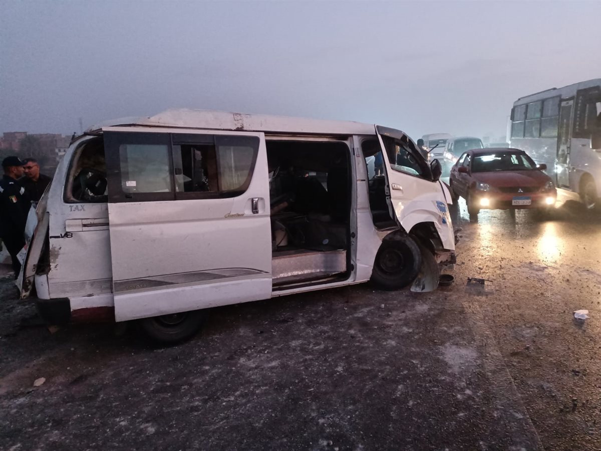 انقلاب ميكروباص بالطريق الحر القليوبية، صور