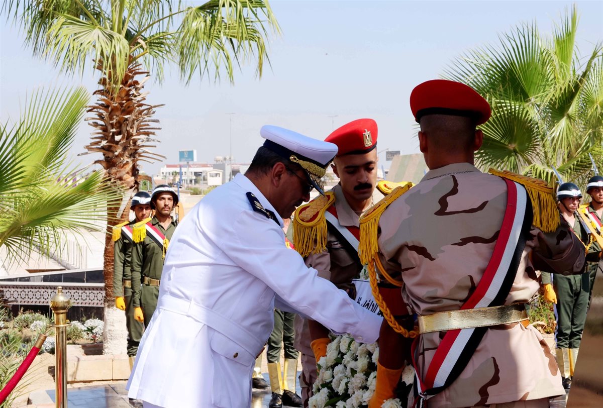 جانب من مراسم وضع الاكليل، فيتو