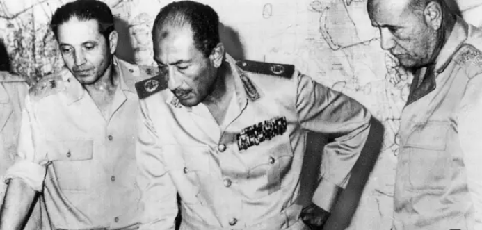 الشاذلي والسادات واحمد اسماعيل في عمليات حرب أكتوبر، فيتو