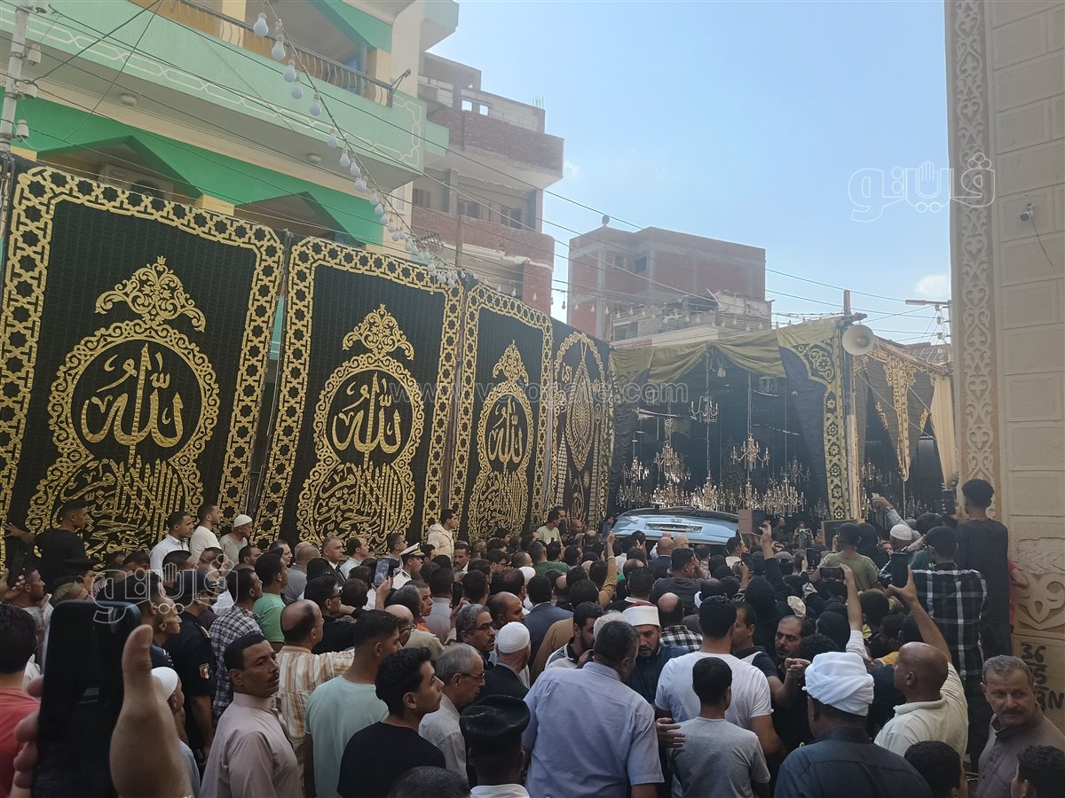 وصول جثمان عمر هاشم إلى الشرقية ودفنه بجوار جده مؤسس الطريقة الهاشمية،فيتو