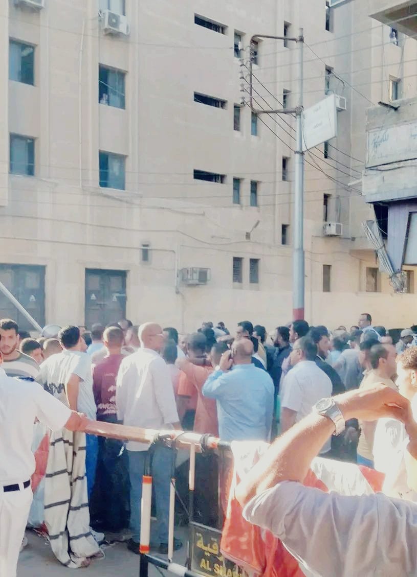 توافد المرشحين وأنصارهم على محكمة الزقازيق مع فتح باب الترشح للنواب،فيتو