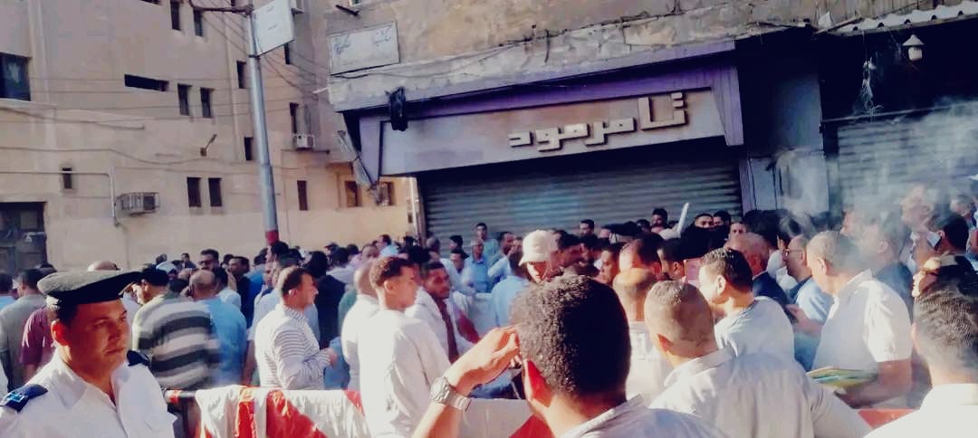 توافد المرشحين وأنصارهم على محكمة الزقازيق مع فتح باب الترشح للنواب،فيتو